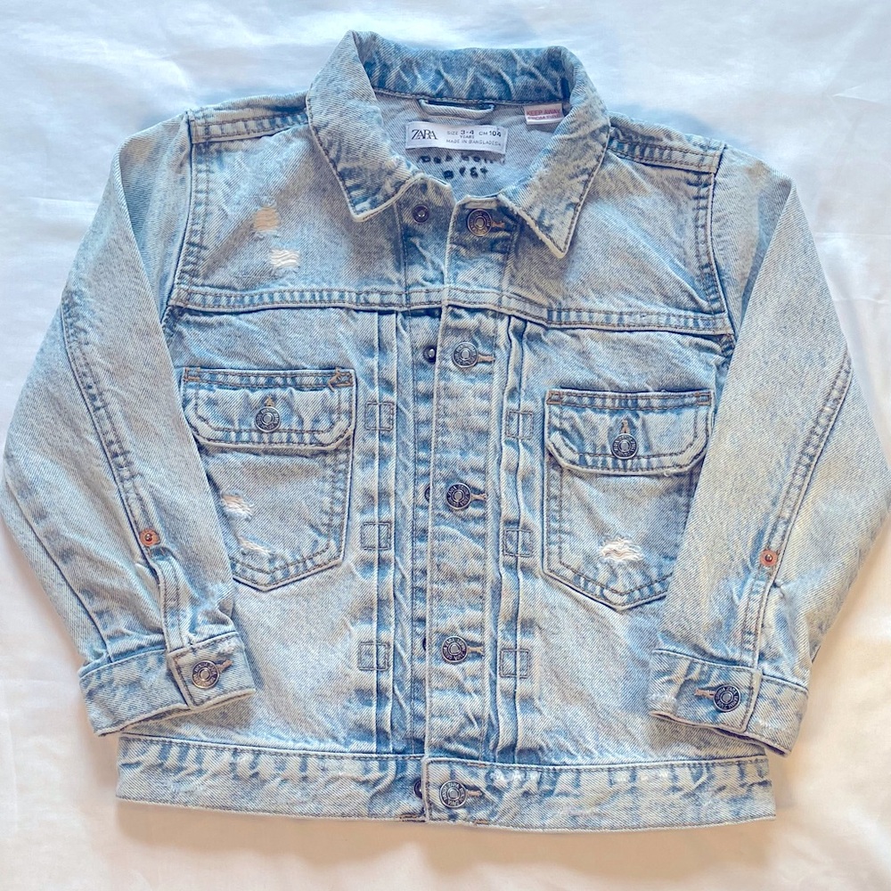 Zara kids, denim jacket size 3-4 years used in very good condition.